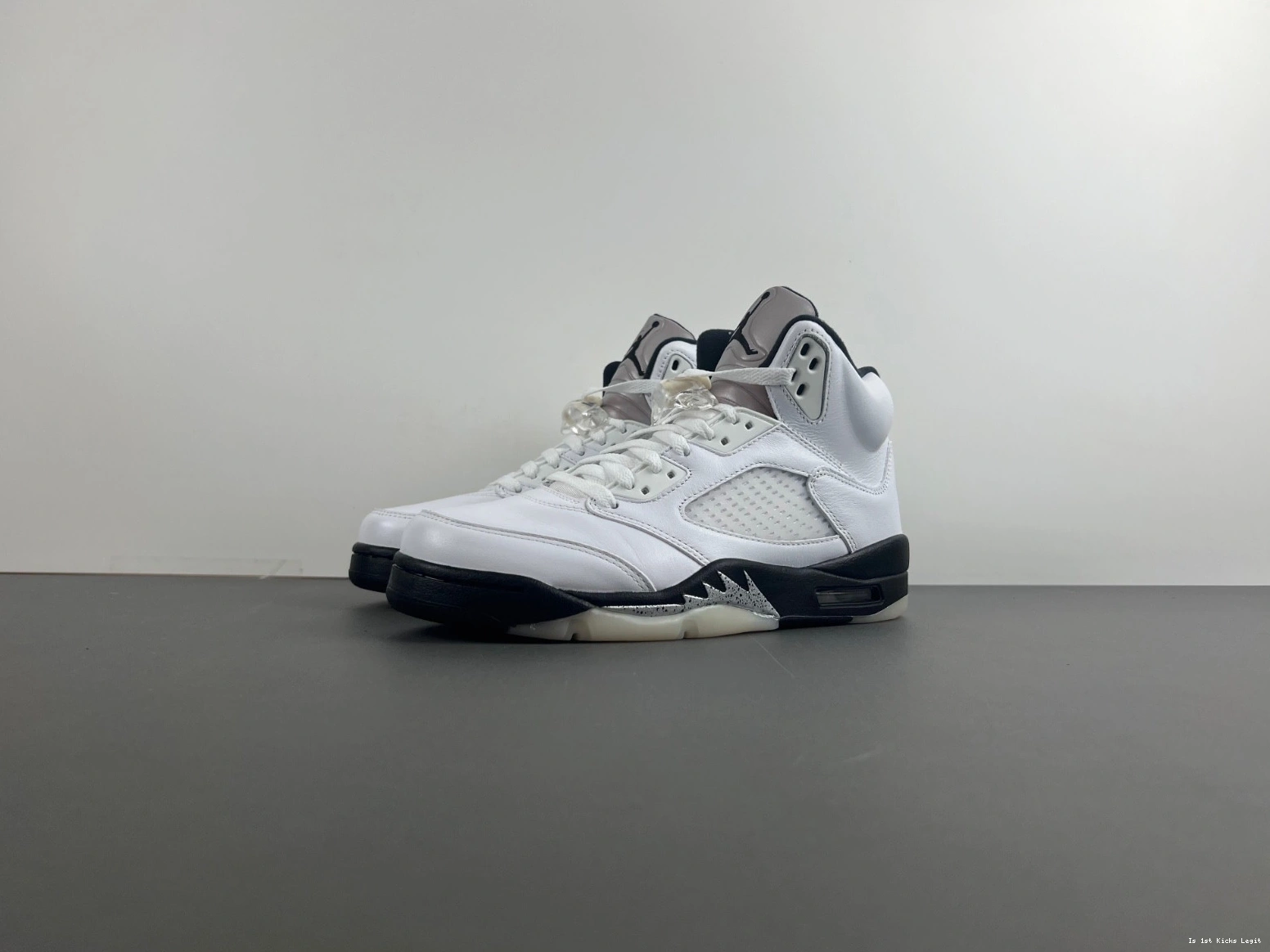 DD0587-110 Black Air 5 Jordan White 1123